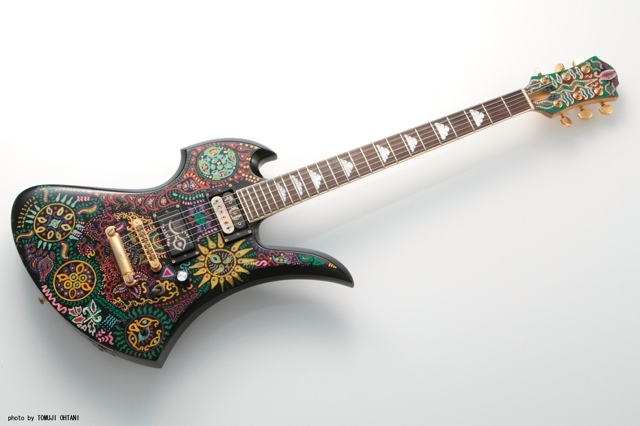 【写真集】hide 衣装&ギター写真集『hide Closet Collection』 発売決定です -ギタセレ（Guitar Selection）