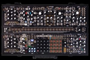 Make Noise ReSynthesizer | 同社の集大成とも言えるモジュラーシステム