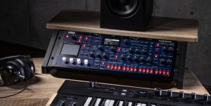 KORG multi/poly module | 「Mono/Poly」をコンパクトに進化させたデスクトップ＆ラック対応モジュール