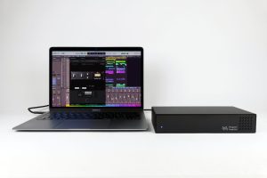 Freqport FreqInOut FO1 | アウトボード機器をプラグインソフトウェアとして使用できる革新的なデバイス