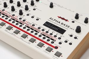 JoMoX Alpha Base Mk2 | 伝統の音圧＆進化した操作性を誇るドラムシンセ