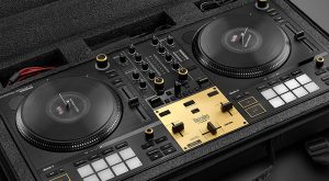 Hercules DJControl Inpulse T7 Premium Edition | 本格バイナル操作とプレミアム仕様を兼ね備えたDJコントローラー