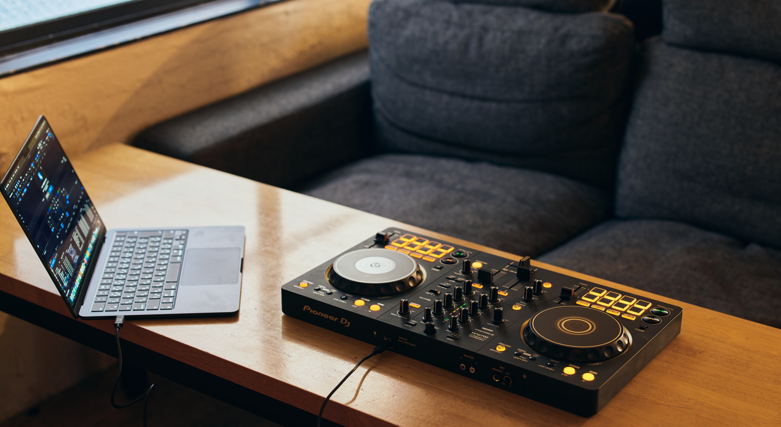 Pioneer DJ DDJ-FLX4 | 限定カラー登場！スマホでもDJできるDJ