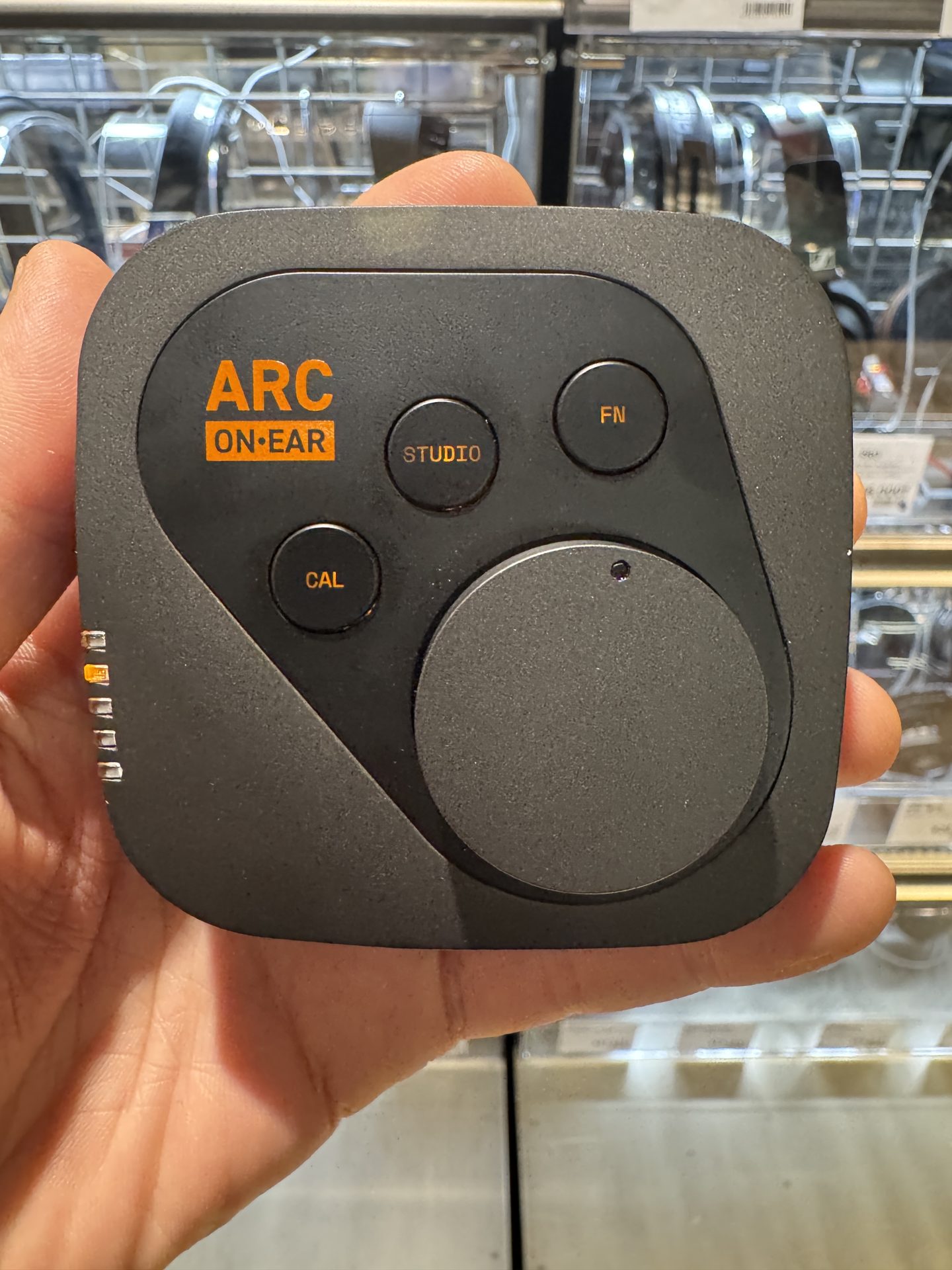 IK Multimedia ARC ON•EAR 実機レビュー!スタンドアローンで動作するハードウェア・ヘッドホン補正システム IK Multimedia ARC ON•EAR 実機レビュー!スタンドアローンで動作するハードウェア・ヘッドホン補正システム