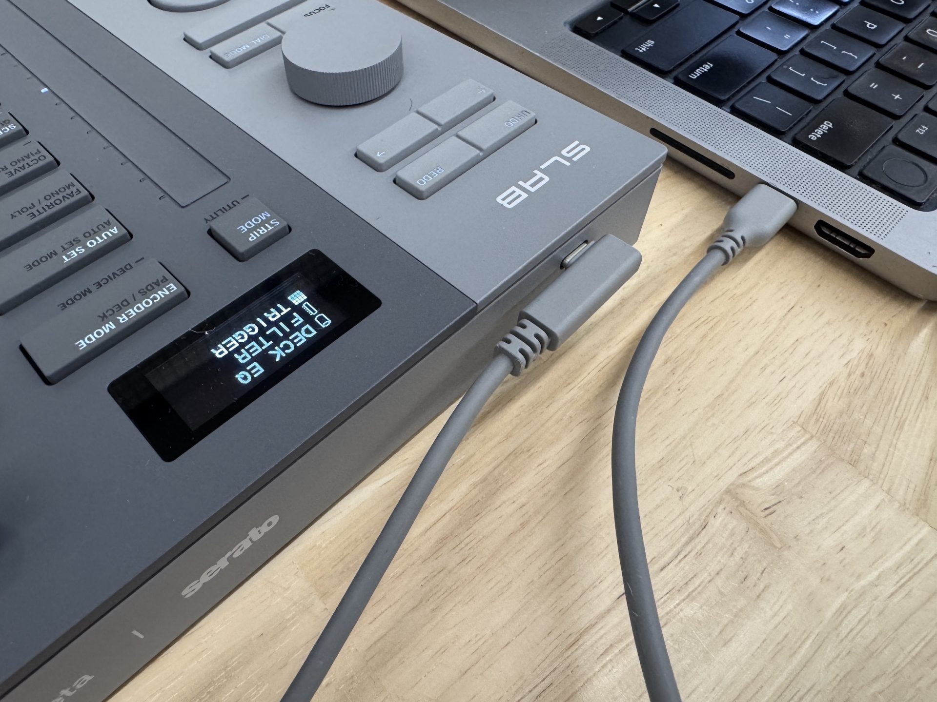 AlphaTheta SLAB 実機レビュー！Serato Studio初の専用MIDI
