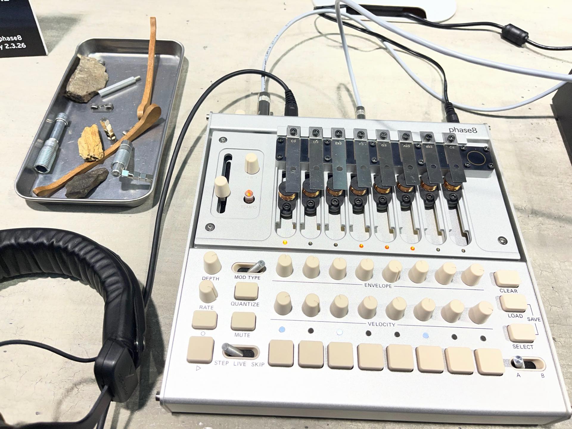 Korg Phase8 | レゾネーター（共鳴体）を叩いたり振動させて音を