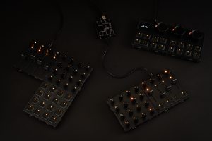 Intech Studio Grid Modular Controllers | マグネットで合体する「Grid」コントローラーが登場！音楽・映像制作を加速させる革新的な操作感