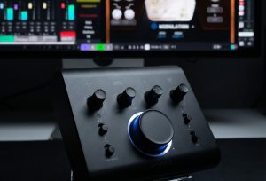 CARVER SATURN | 直感操作とデザインを両立した192kHz/24bit対応のオーディオインターフェース