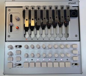 Korg phase8 実機レビュー | 物理振動とデジタル制御が融合した全く新しい音楽体験