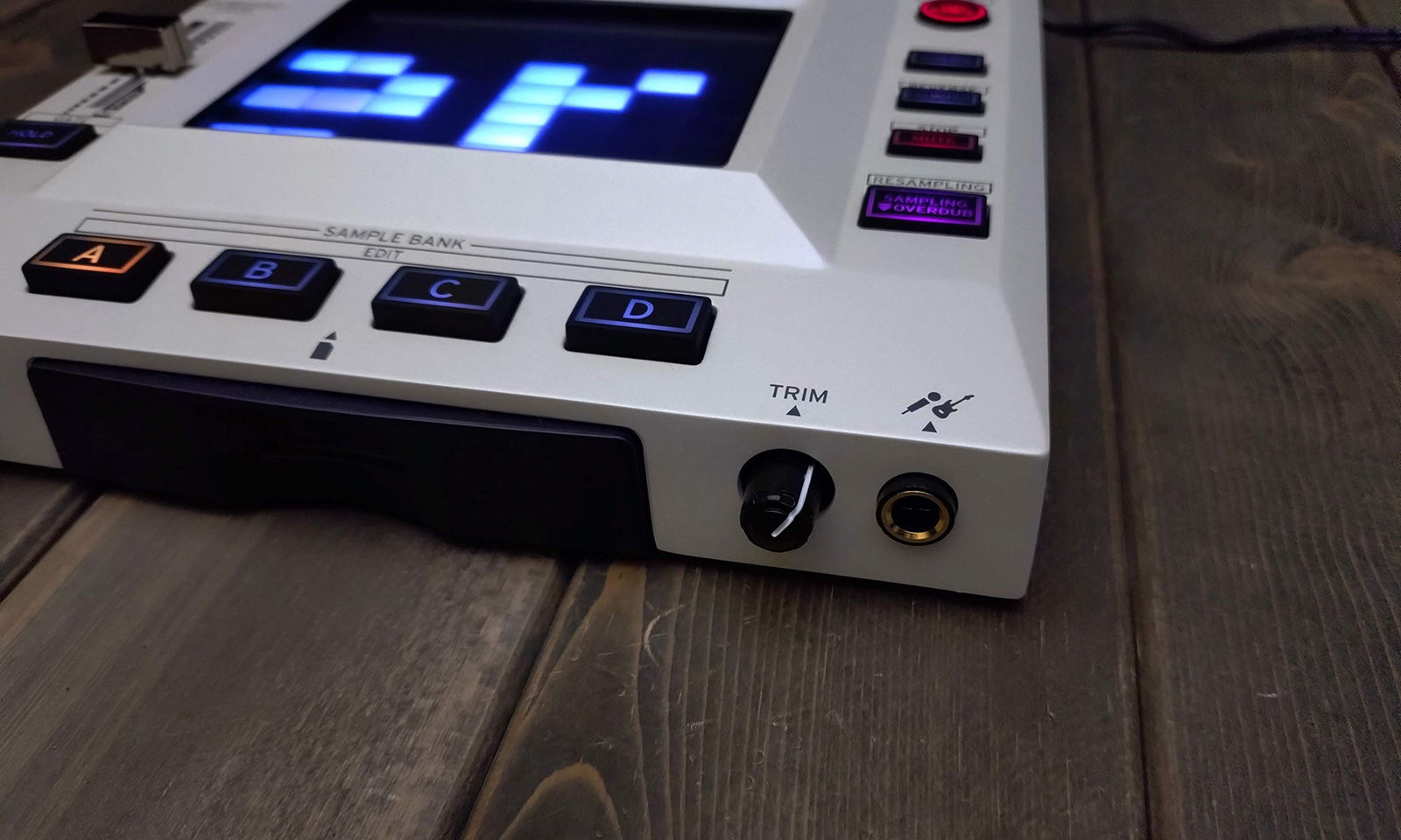 KORG Kaoss Pad V をレビュー。DJはもちろん、マイクもギターも使える