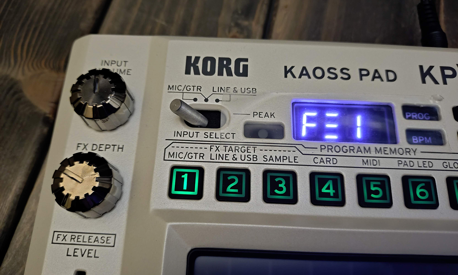KORG Kaoss Pad V をレビュー。DJはもちろん、マイクもギターも使える