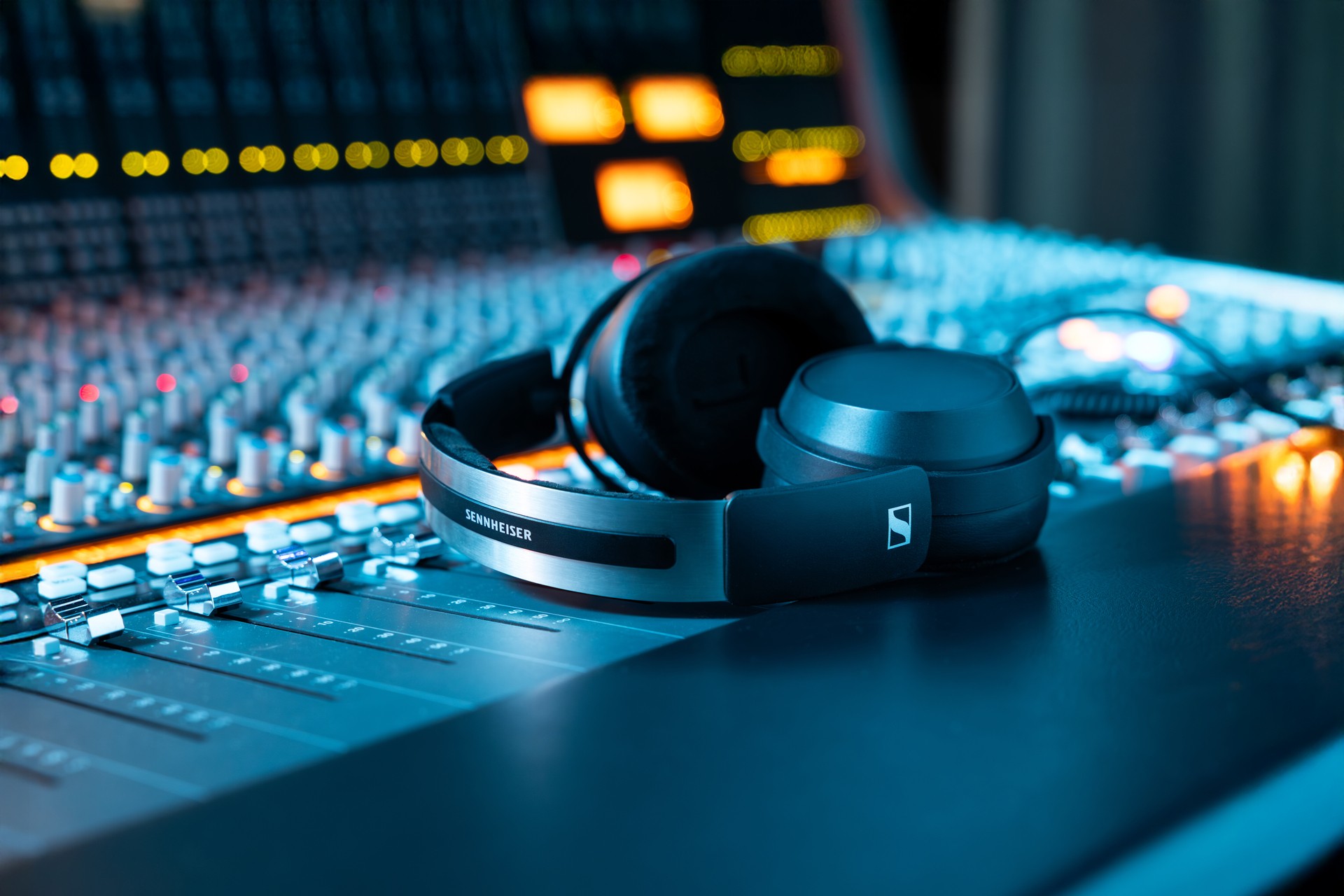 Sennheiser HD 480 PRO | 正確な音と快適な装着感の両立した密閉型モニターヘッドホン