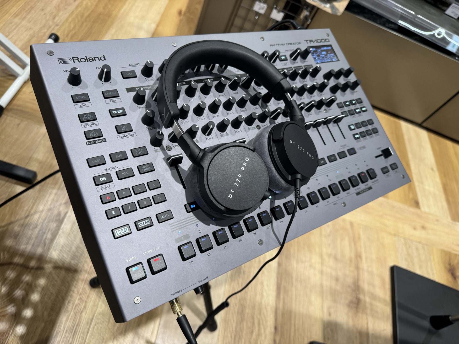 beyerdynamic DT 270 PRO 実機レビュー｜軽量・コンパクトで高音質な