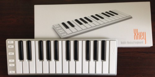 【レビュー】コンパクトでスタイリッシュなUSB/MIDIキーボード「CME Xkey」を試す