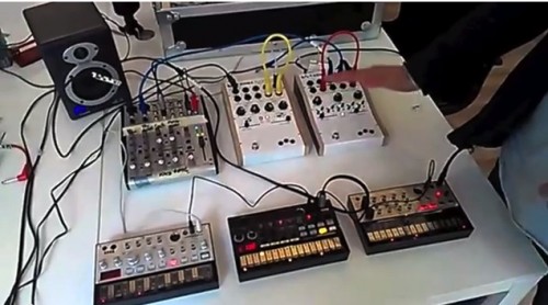 KOMA Elektronik社が「KORG Volcaシリーズ」と「KOMA Pedals」を接続したデモ動画を公開しています
