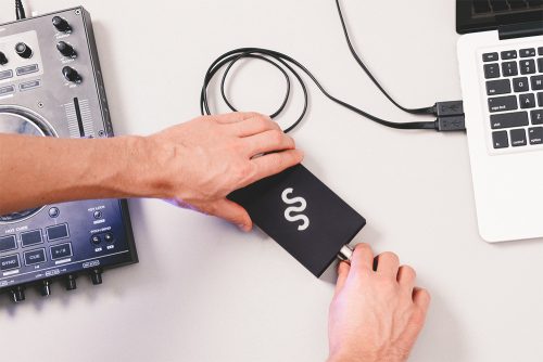 Serato DJと同期してDJプレイ感覚で空間演出を可能にする SoundSwitch