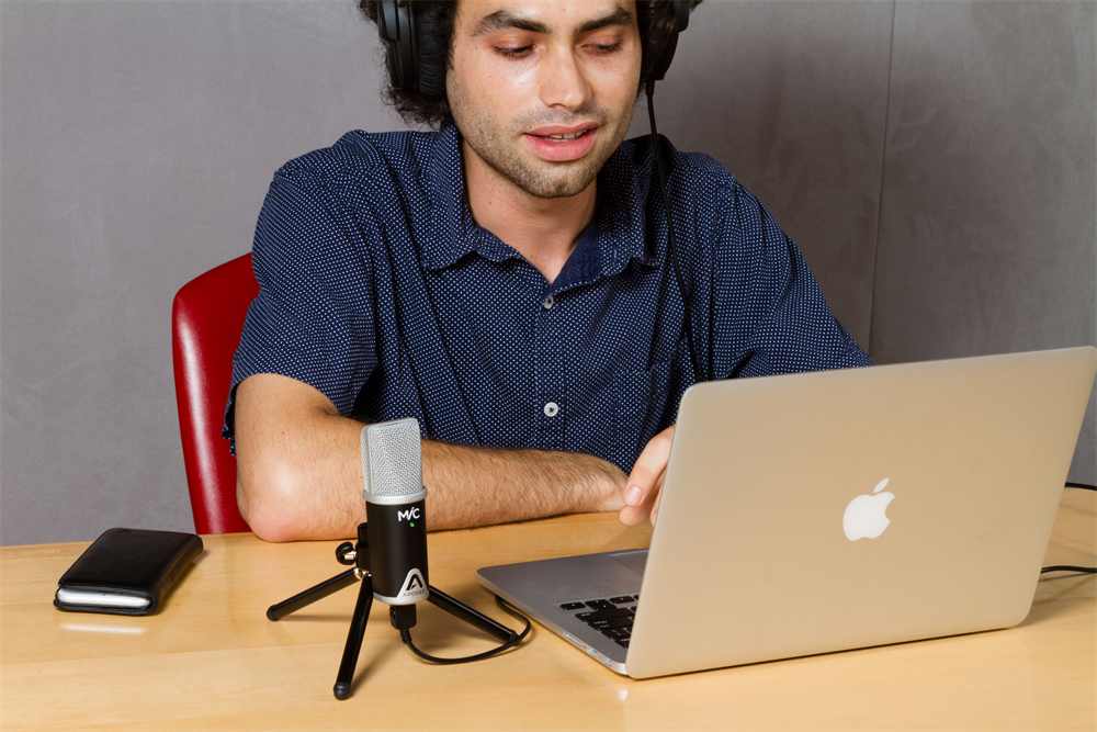 MiC-MacBookPro-Podcasting-Office