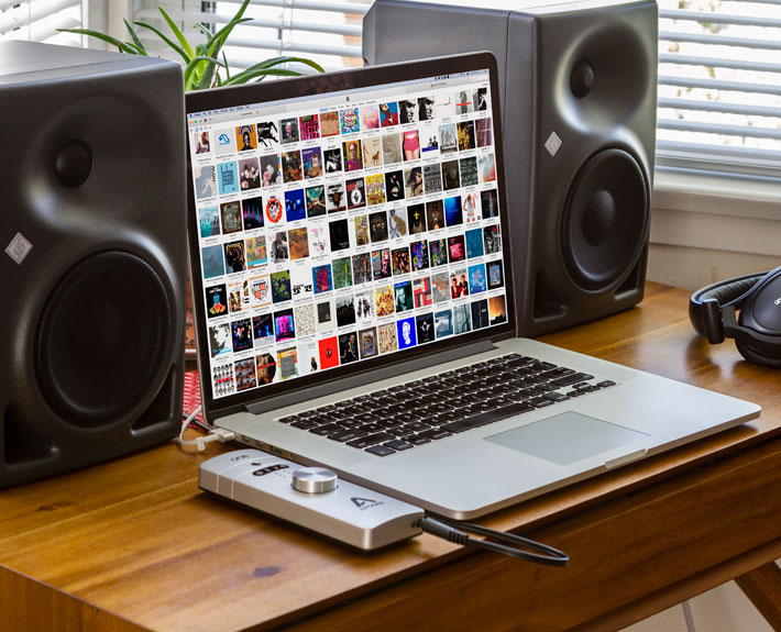 ONE-for-Mac-Product-Images-Speakers-Headphones-iTunes-Desk-710