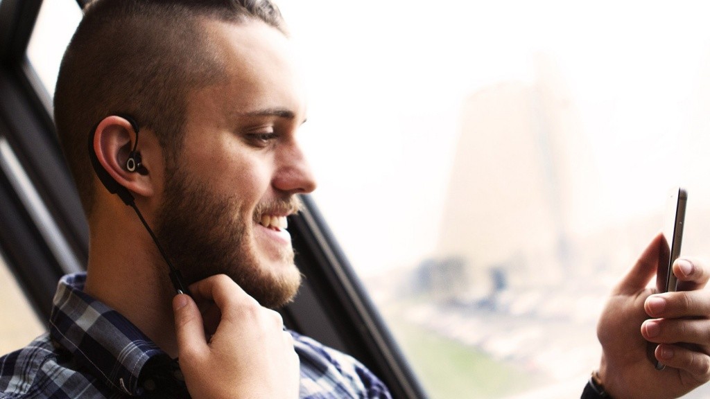R6-Bluetooth-Lifestyle-1B