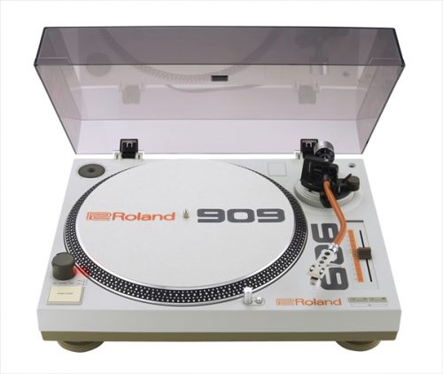 TR-909をモチーフにした限定生産のターンテーブル Roland TT-99