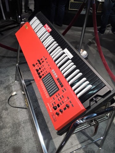 【NAMM 2016】KORGが謎のキーボード「Vox Continental」を参考出品中