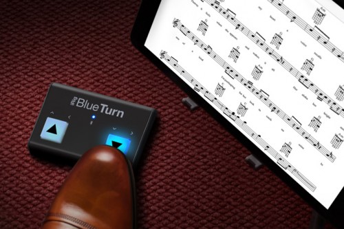 IK Multimedia  : iRig BlueTurn | バックライト付きのブルートゥース対応 譜めくり・フットコントローラー