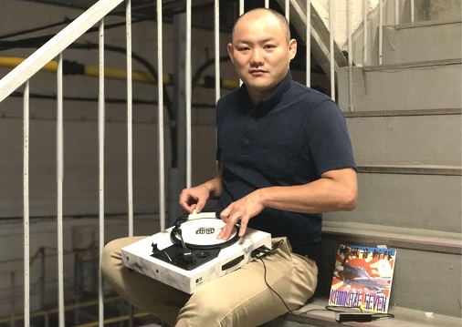 ダンボール製レコードプレーヤー「SPINBOX」でPortablistデビュー