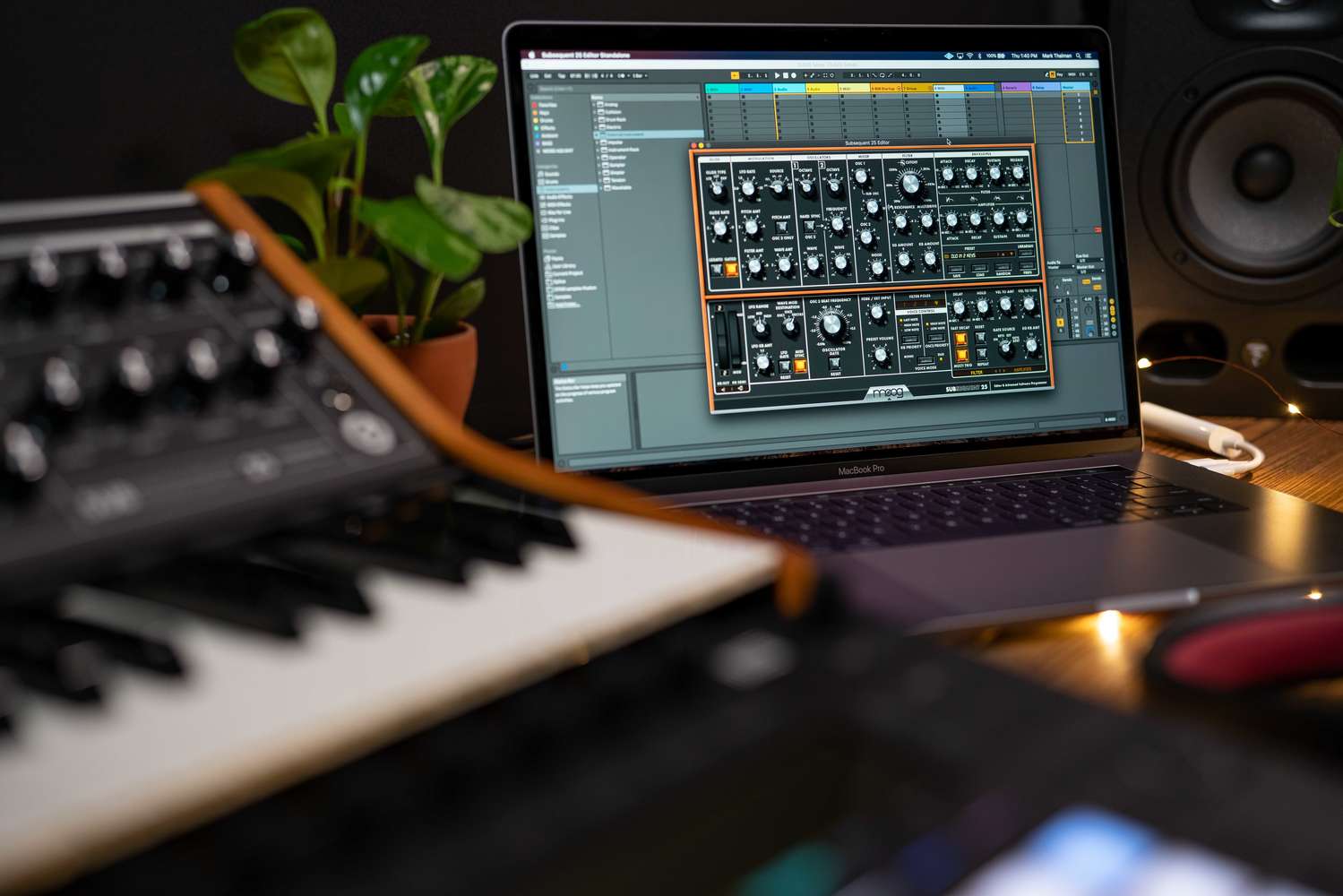 Moog SUB SEQUENT 25 アナログシンセサイザー Amazon.com: MOOG Subsequent 25 Paraphonic Analog Synthesizer