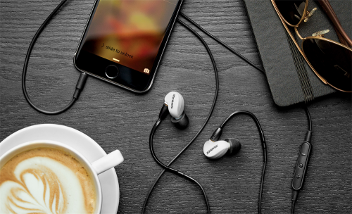 iOS用リモコン搭載のホワイトカラーイヤホン Shure SE215m+ Special Edition