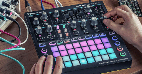 Novation Circuit Mono Station 発表！3つのシーケンサートラック搭載のテーブルトップシンセ
