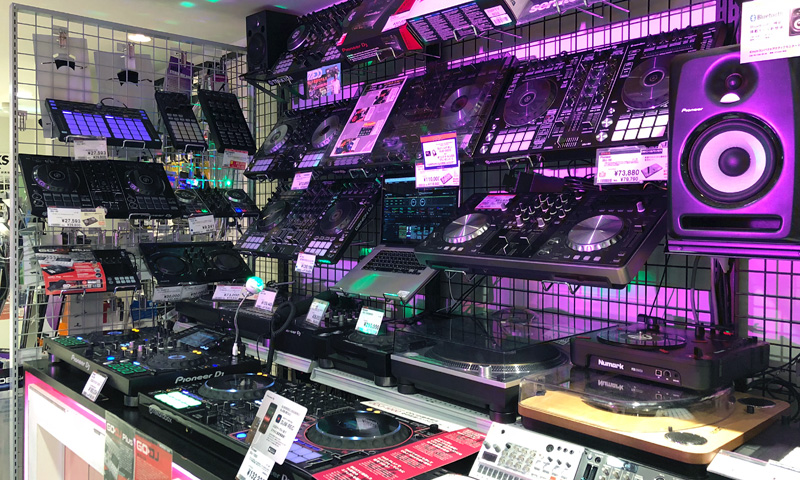 新宿 DJコーナー1