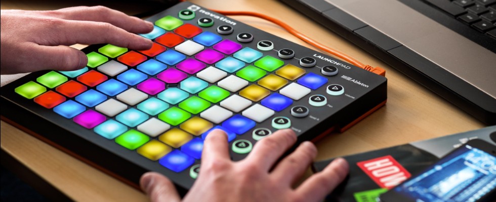 Ableton Liveのクリップのカラーに完全対応の人気コントローラー NOVATION/Launchpad最新機種！