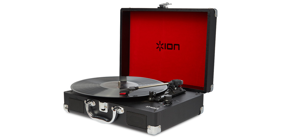 レトロなケース型レコードプレーヤー　ION / Vinyl Motion