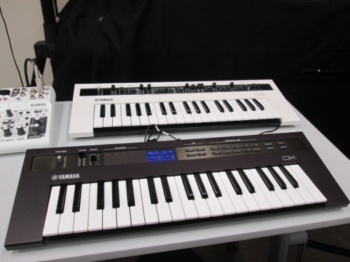 梅田ロフト店に到着したので、開封の儀とYAMAHA Reface DXとCS2台同期してみた