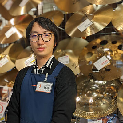 ドラム担当 俵藤