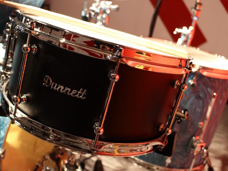 【こだわりの逸品】 ダネット ( Dunnett ) の代表スネア、チタン シェルに迫る！