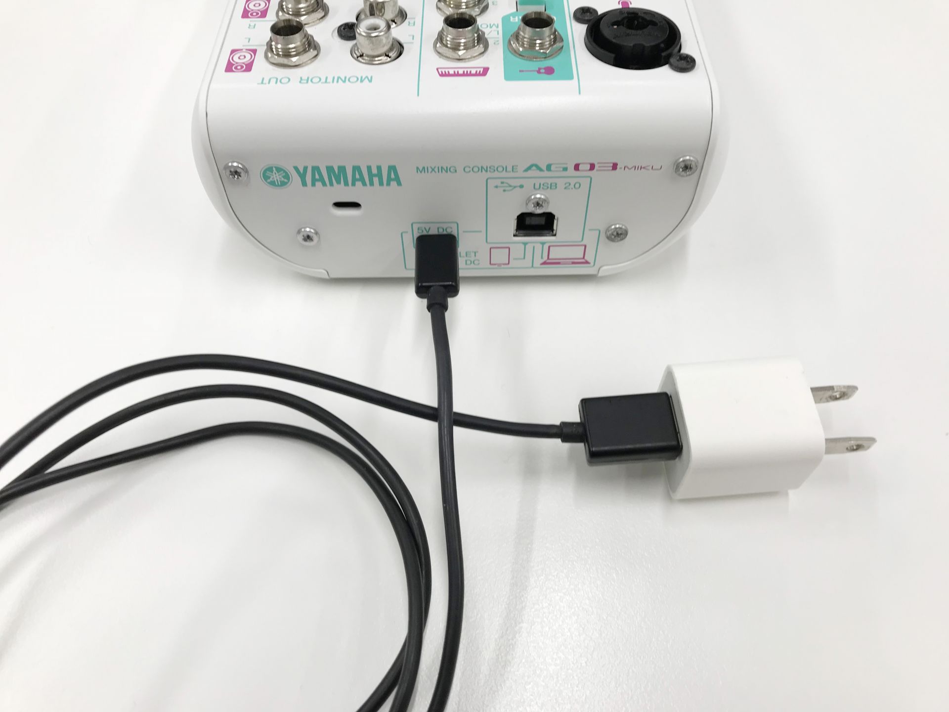 AG-03 MIKUを電源に繋げる