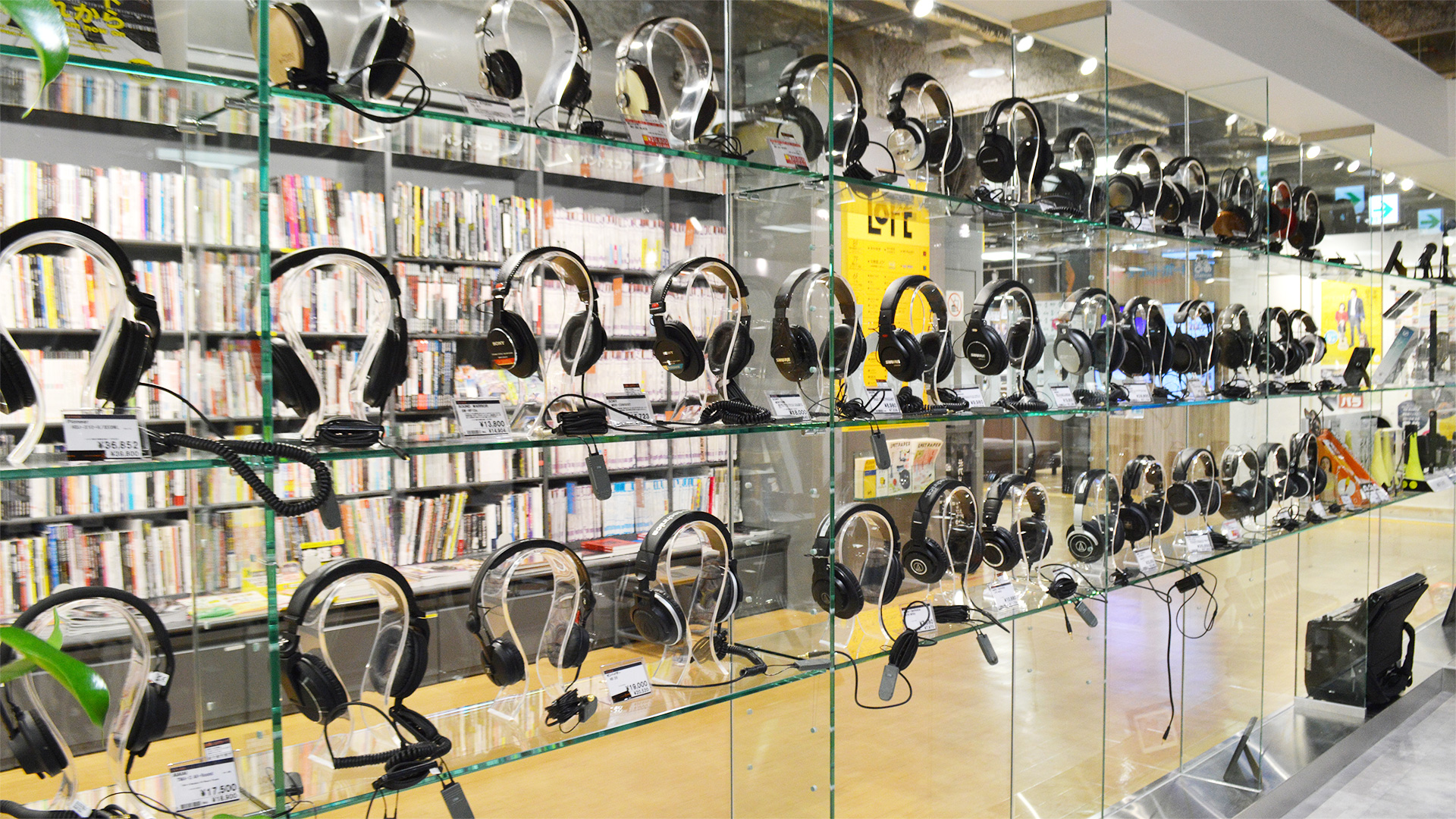 梅田ロフト店 デジタルコーナー（ヘッドホン）