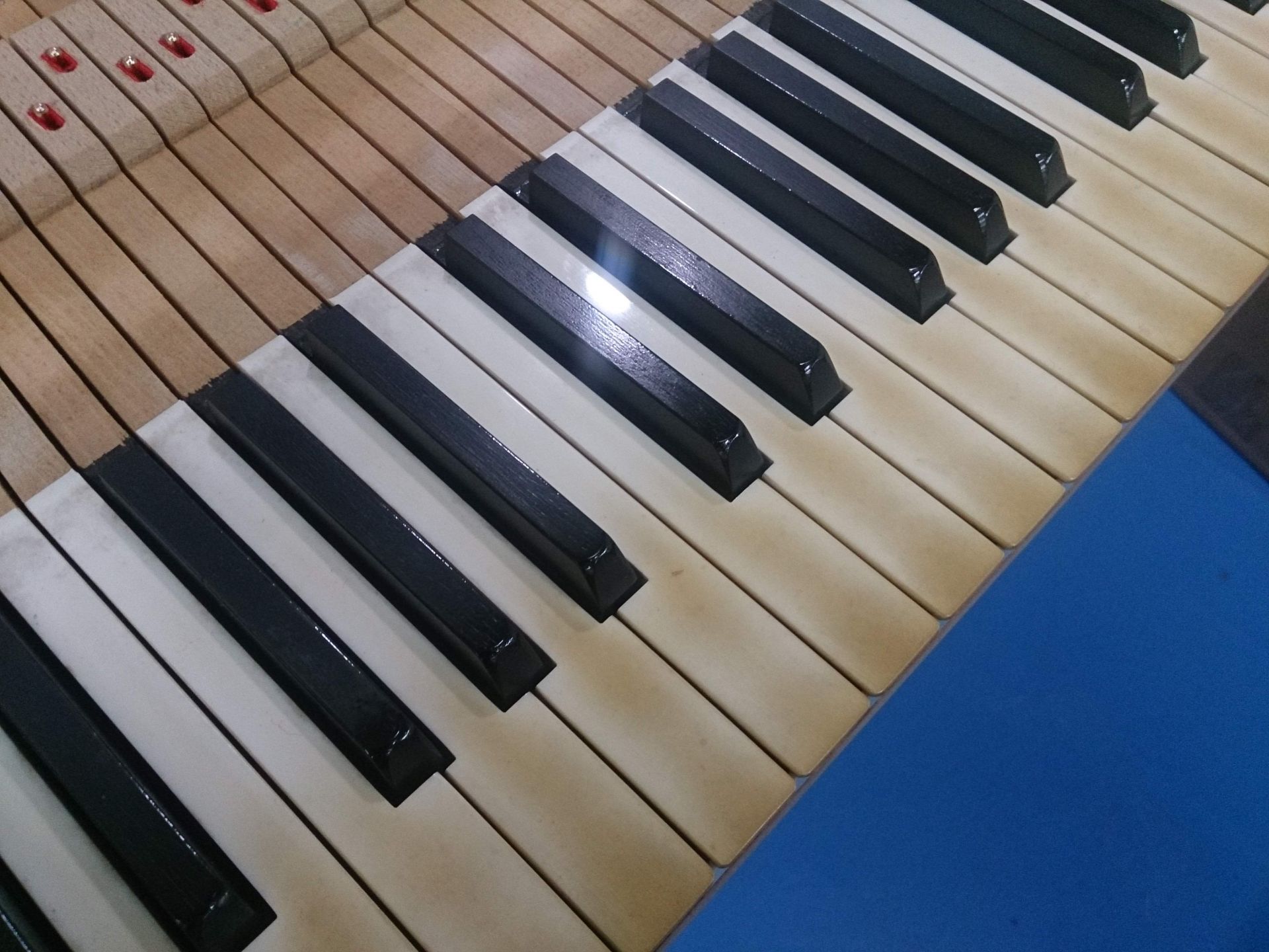 width=1920