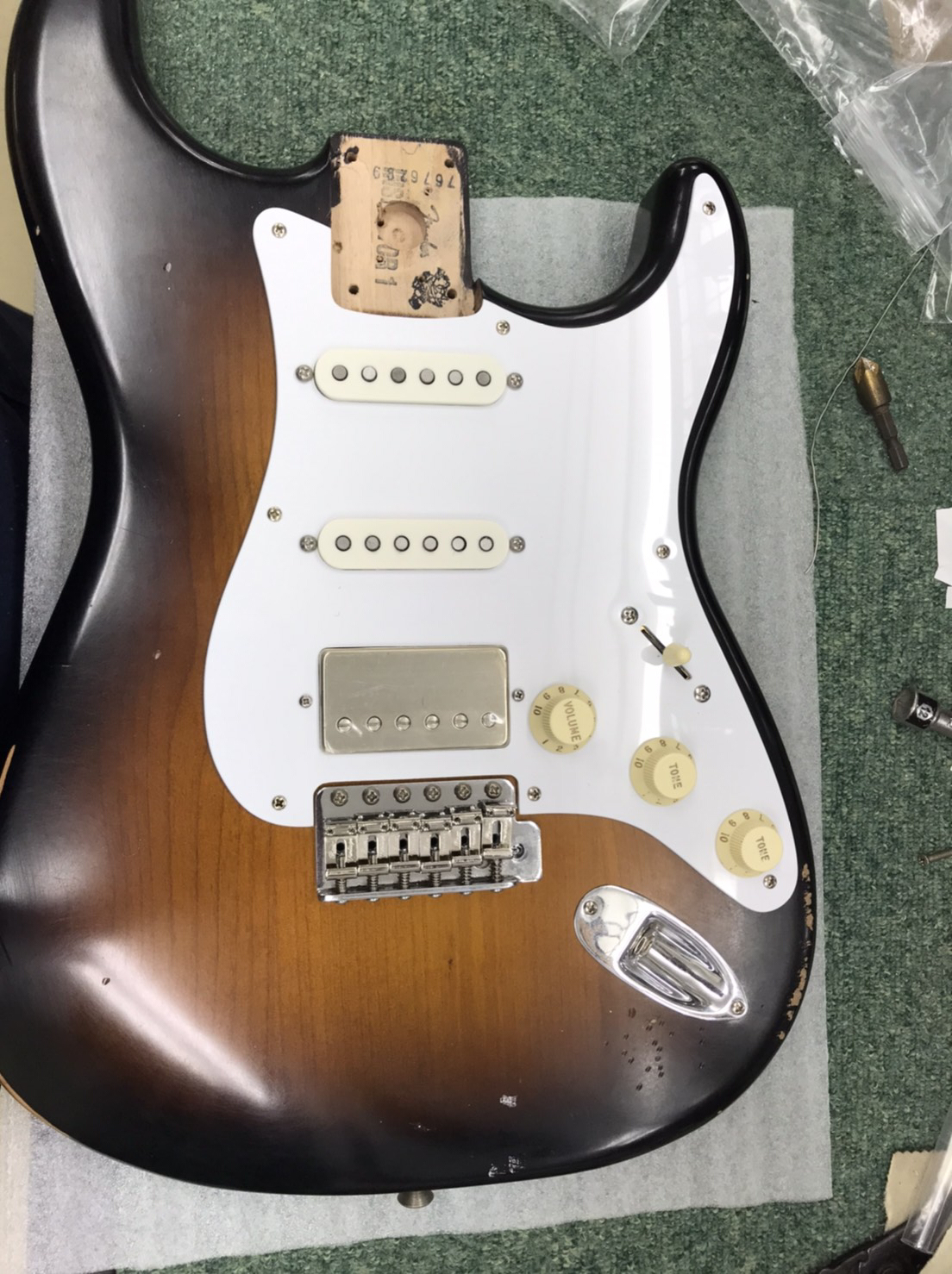 ピックガードとピックアップ交換 - ギターリペアブログ｜島村楽器のリペア