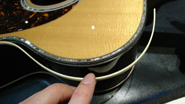 リペアスタッフ池田の新宿散策vol 33 バインディング浮いたら ギターリペアブログ 島村楽器のリペア