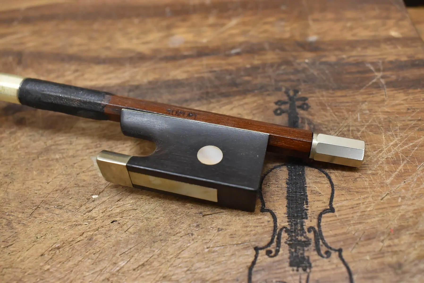 弓のスクリュー取り外し【弦楽器工房ブログ】 - 弦楽器リペアブログ